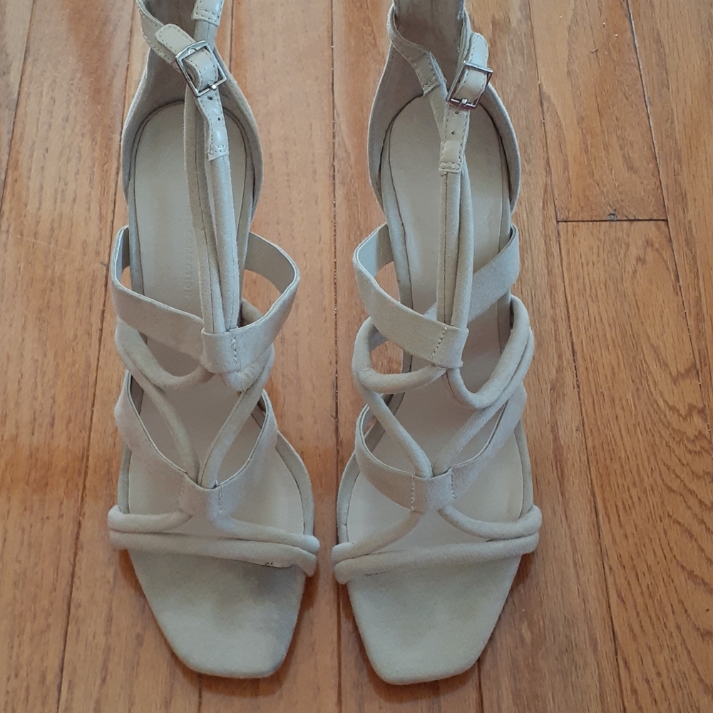 🥳🥳SOLD🥳🥳Zara nude suede-like corded sandals.